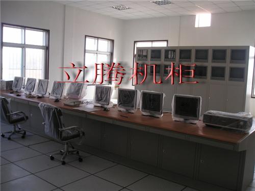 ڻ ز̨